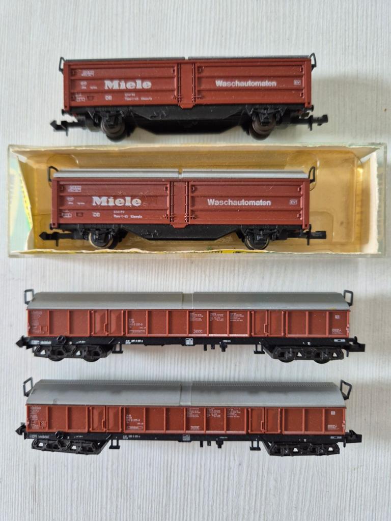 4 Minitrix goederenwagons 3167/3502, Ophalen of Verzenden, Gelijkstroom, Wagon