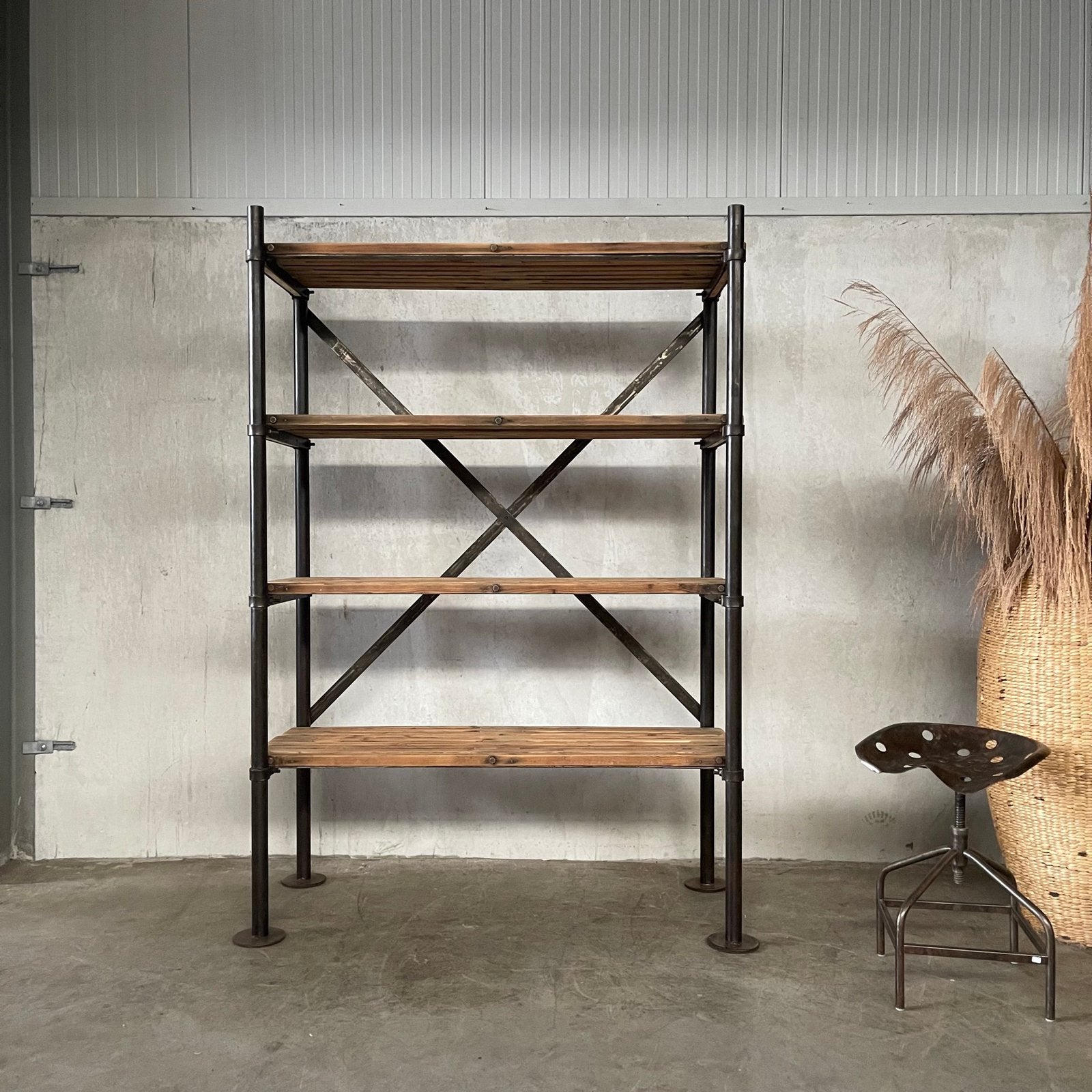 Oude stellingkast, industriële stelling, vintage kast, Ophalen