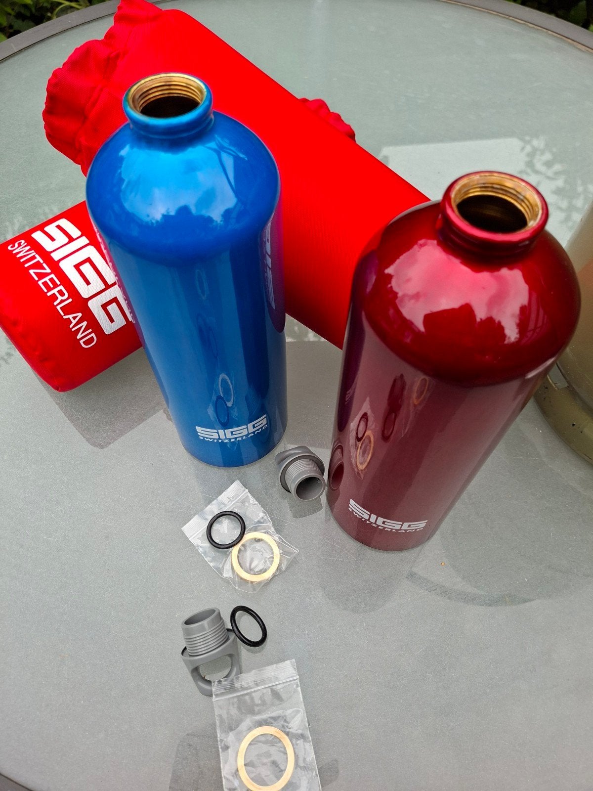 SIGG Traveller Drinkfles - 1L Aluminium - Blauw & Rood, Ophalen of Verzenden
