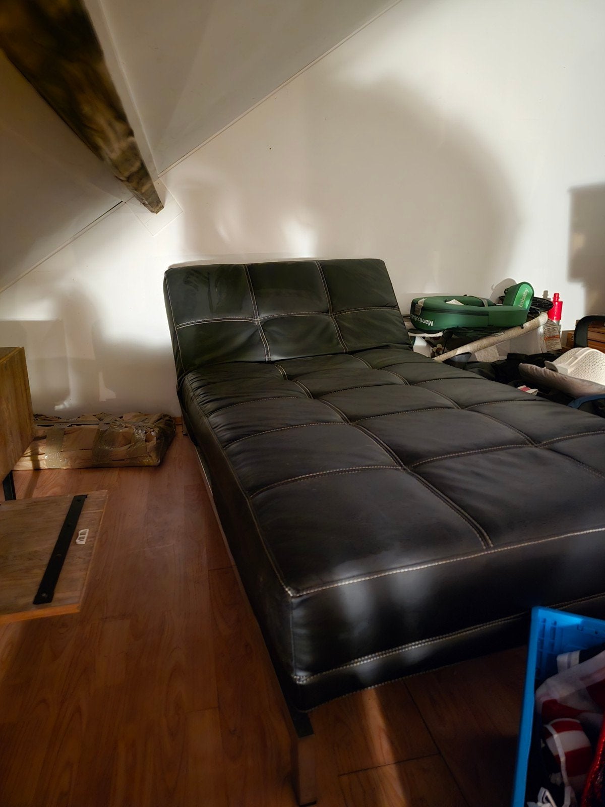 Gratis Zwarte leren chaise longue, Ophalen, Eenpersoons, Leer, Zo goed als nieuw