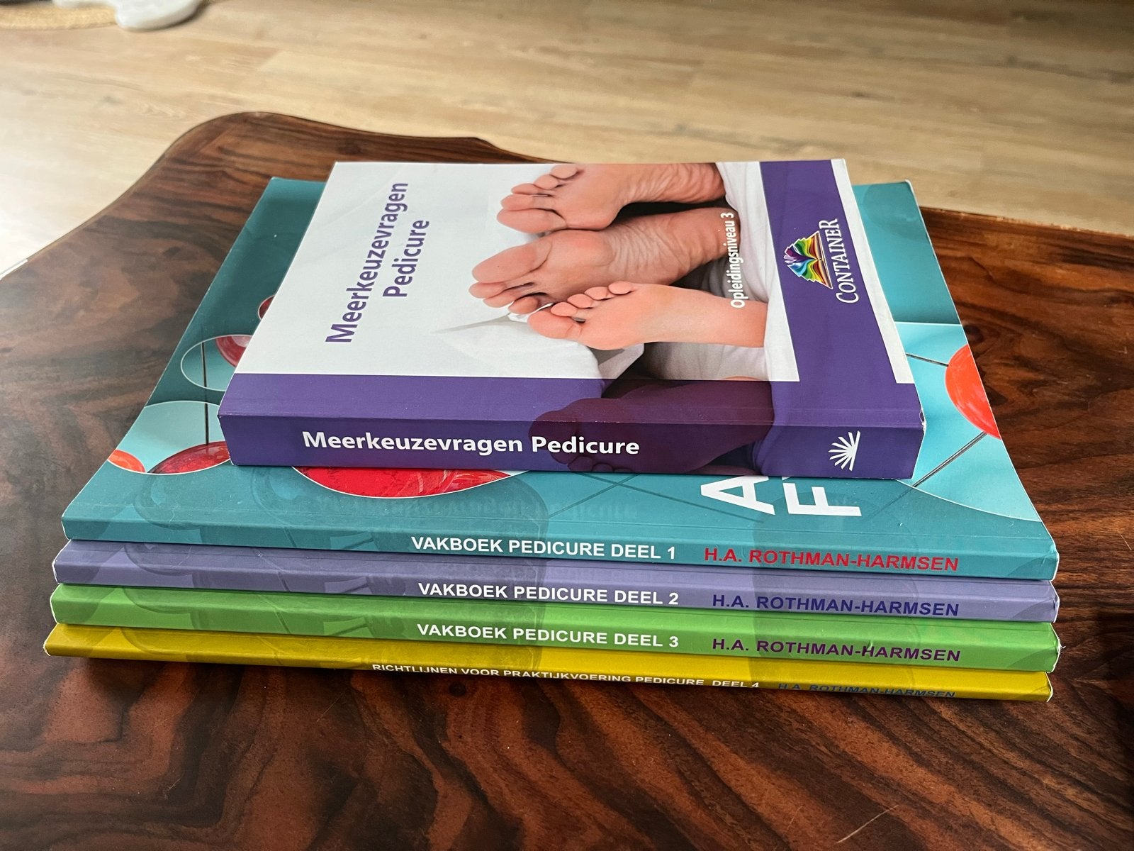 Pedicure boekenpakket H.A. Rothman-Harmsen, Ophalen of Verzenden, Zo goed als nieuw, MBO