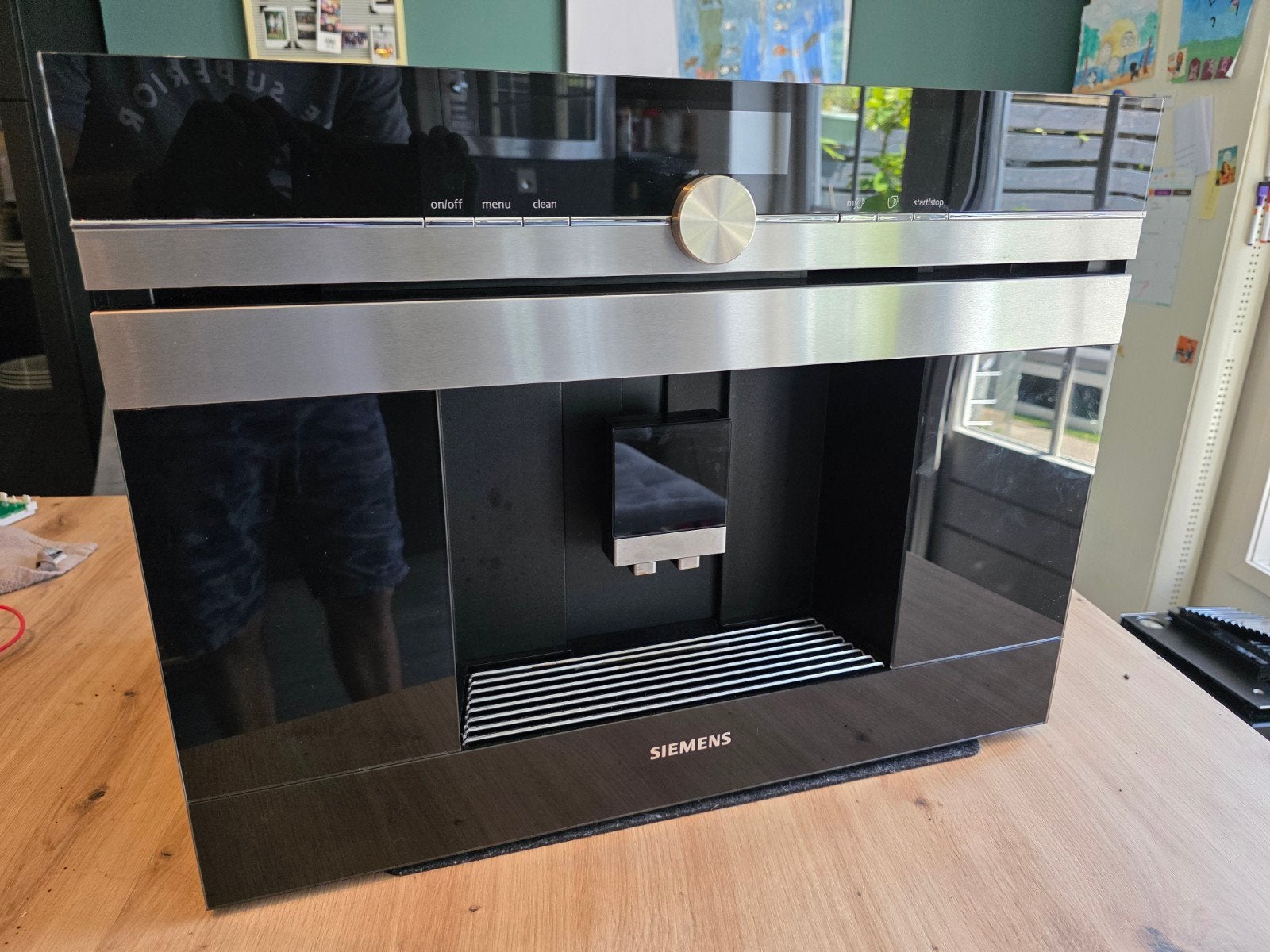 Siemens inbouw koffiemachine CT636LES1/04 - defect, Ophalen, Afneembaar waterreservoir, Info@siemens.nl, Koffiemachine