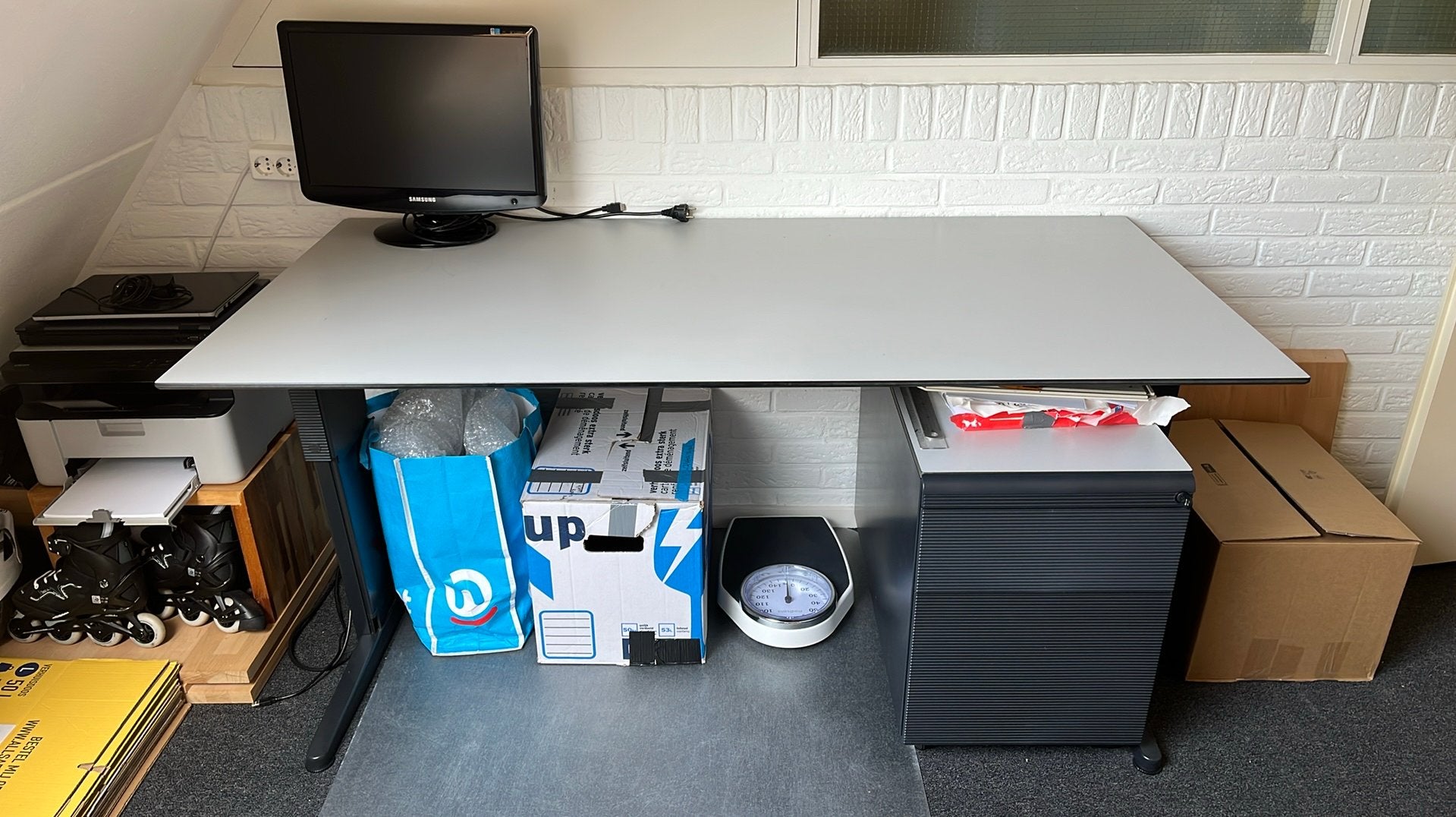 Stevig bureau inclusief ladeblok met 3 laden, Ophalen of Verzenden, In hoogte verstelbaar, Zo goed als nieuw