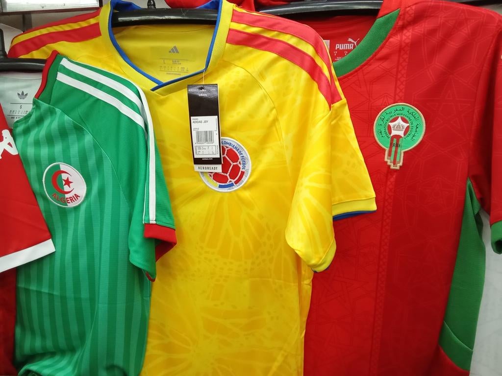 Voetbalshirts maten L.2 stuks, Maat XL, Ophalen of Verzenden, Nieuw, Shirt