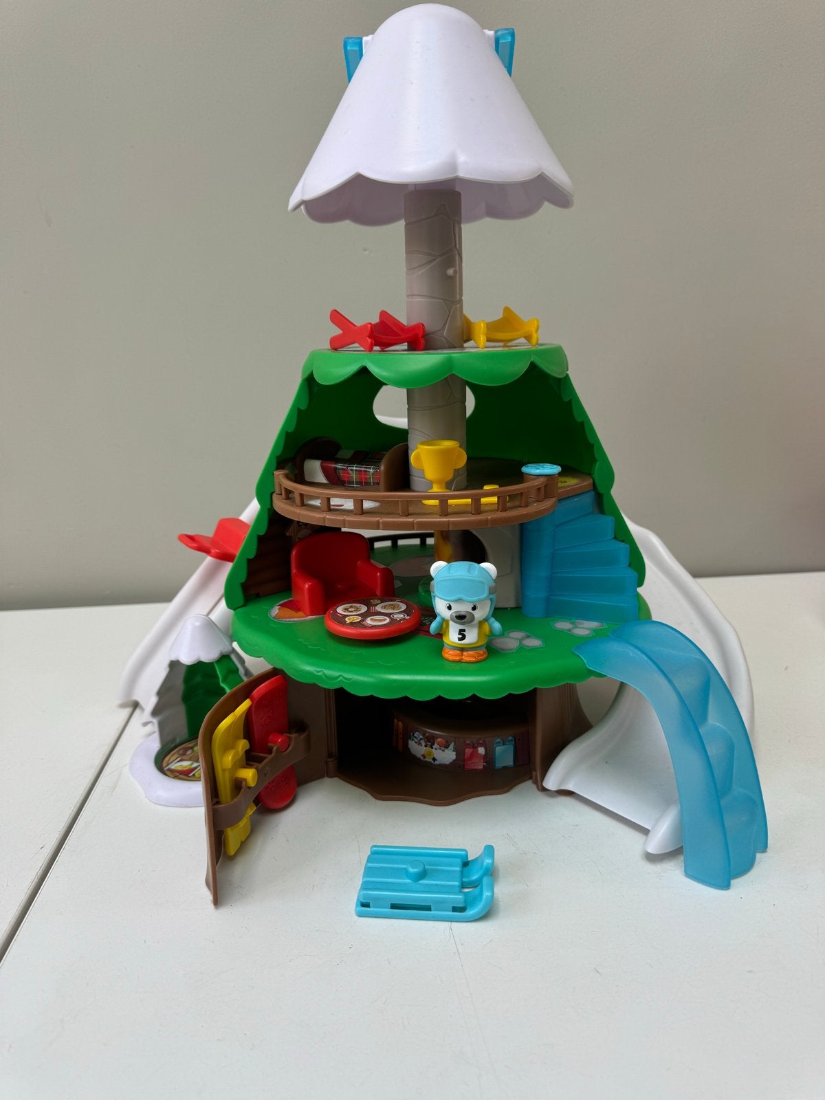 Klorofil Winterboom Speelhuis met Figuur en Accessoires, Ophalen of Verzenden, Zo goed als nieuw, Jongen of Meisje