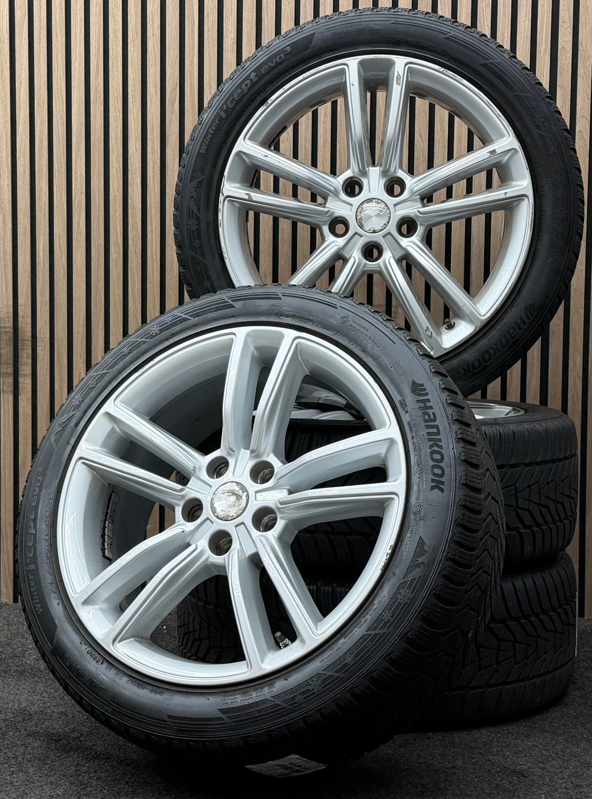 Originele 19 inch Tesla Model S 5x120 ET40 245/45/19 Hankook, Auto-onderdelen, 245 mm, ., Banden en Velgen, Winterbanden