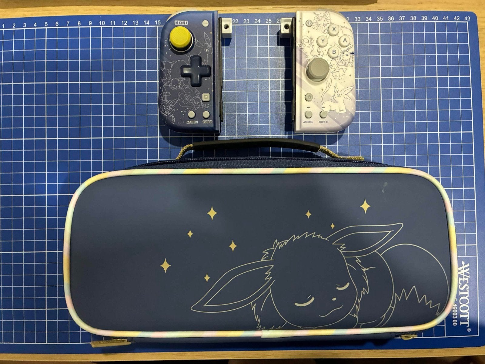Eevee switch joycons en case, Ophalen, Overige controllers, Zo goed als nieuw, Draadloos