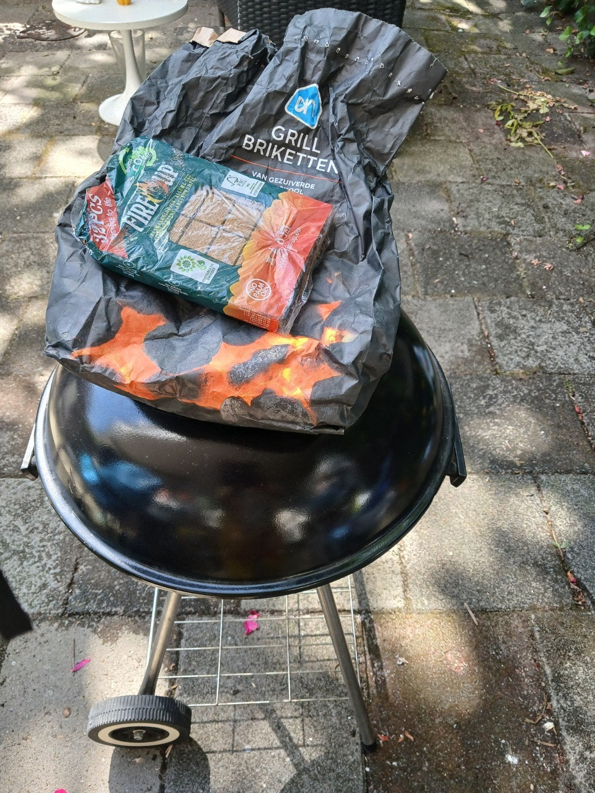 Barbecues en aan maak blokjes een helft zak hutten kool, Ophalen