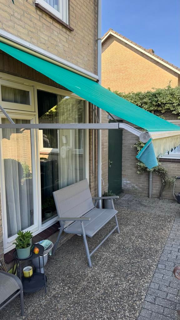 Gebruikt knikarmscherm, handbediend, groen doek., Tuin en Terras, Zonneschermen, Gebruikt, Ophalen of Verzenden, 150 tot 300 cm