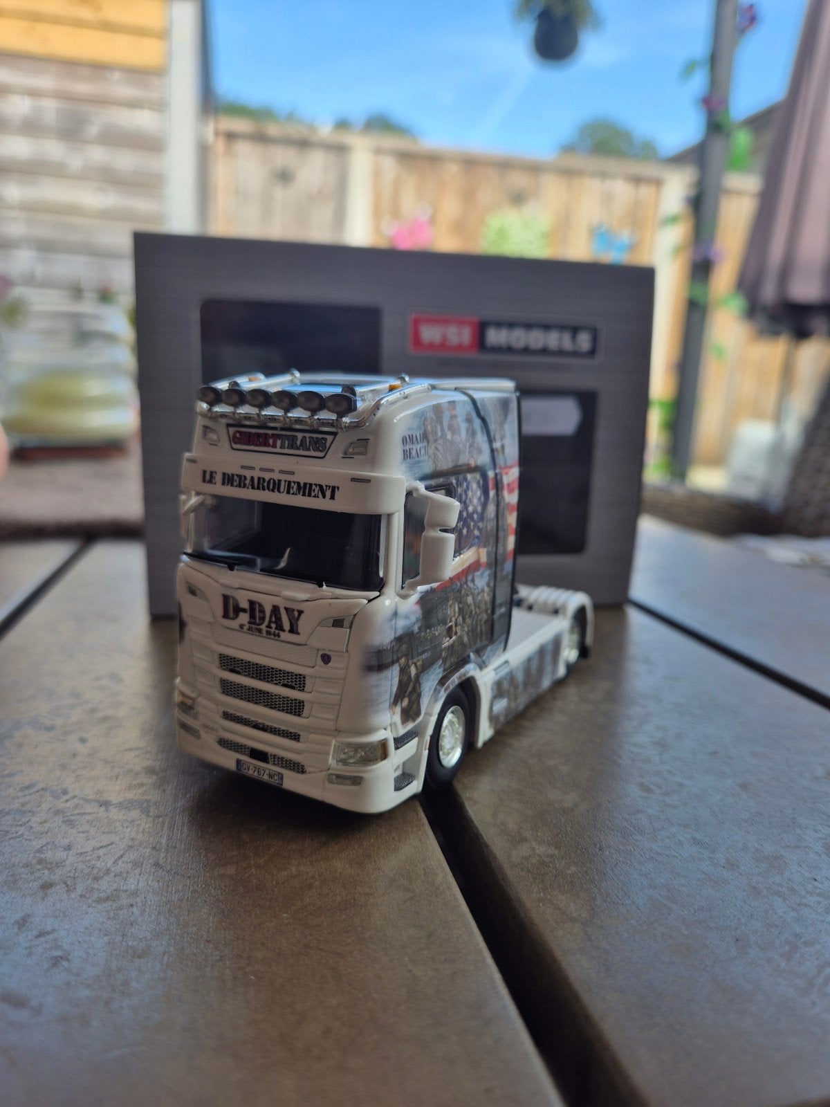Wsi scania giberttrans d-day, Hobby en Vrije tijd, Modelauto's | 1:50, Ophalen of Verzenden, Zo goed als nieuw, Bus of Vrachtwagen