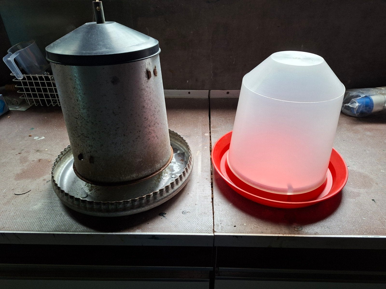 Voersilo en drinkwatervoorziening., Ophalen, Vee