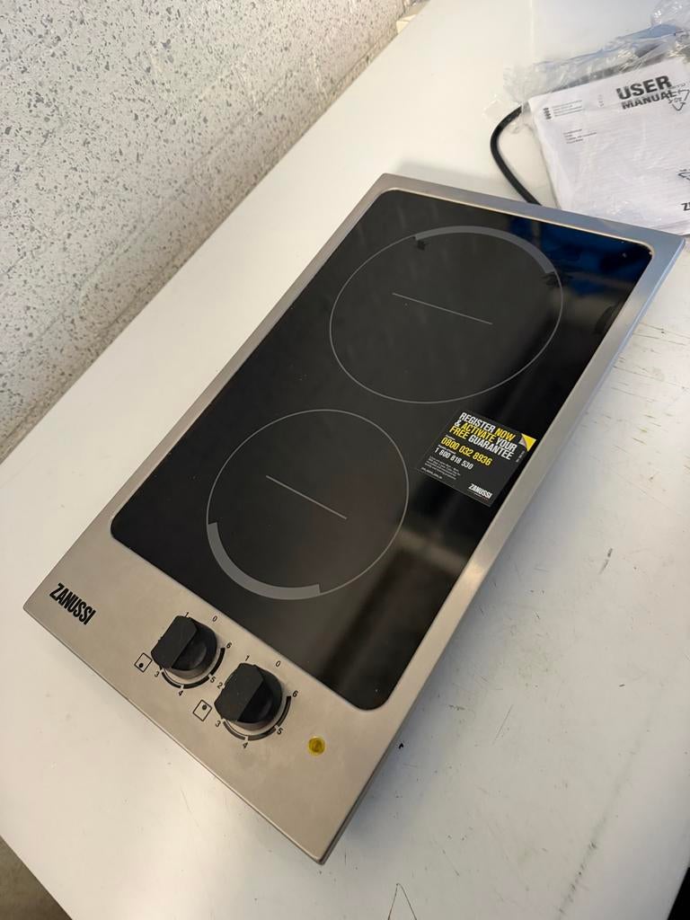 Zanussi 2-pits elektrische kookplaat, 3 kookzones of minder, Ophalen of Verzenden, Zo goed als nieuw, Vrijstaand
