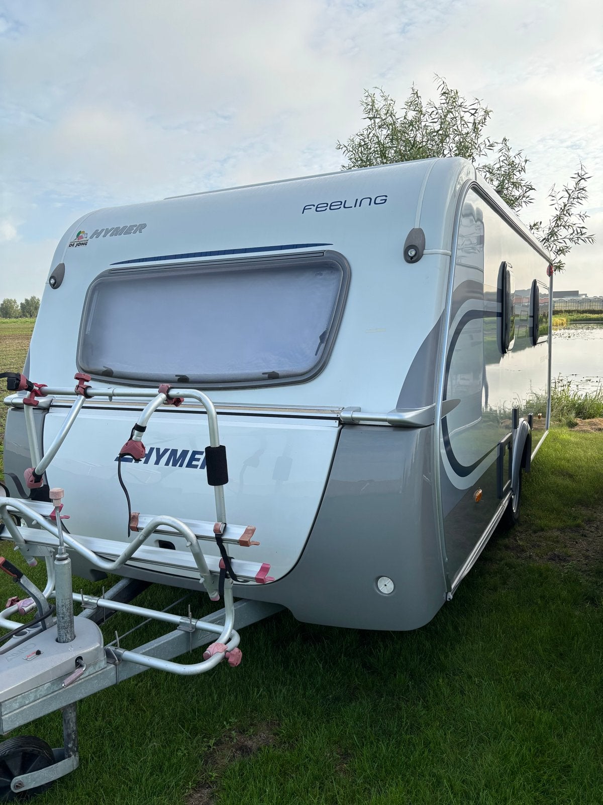Hymer Feeling caravan met voortent en hefdak