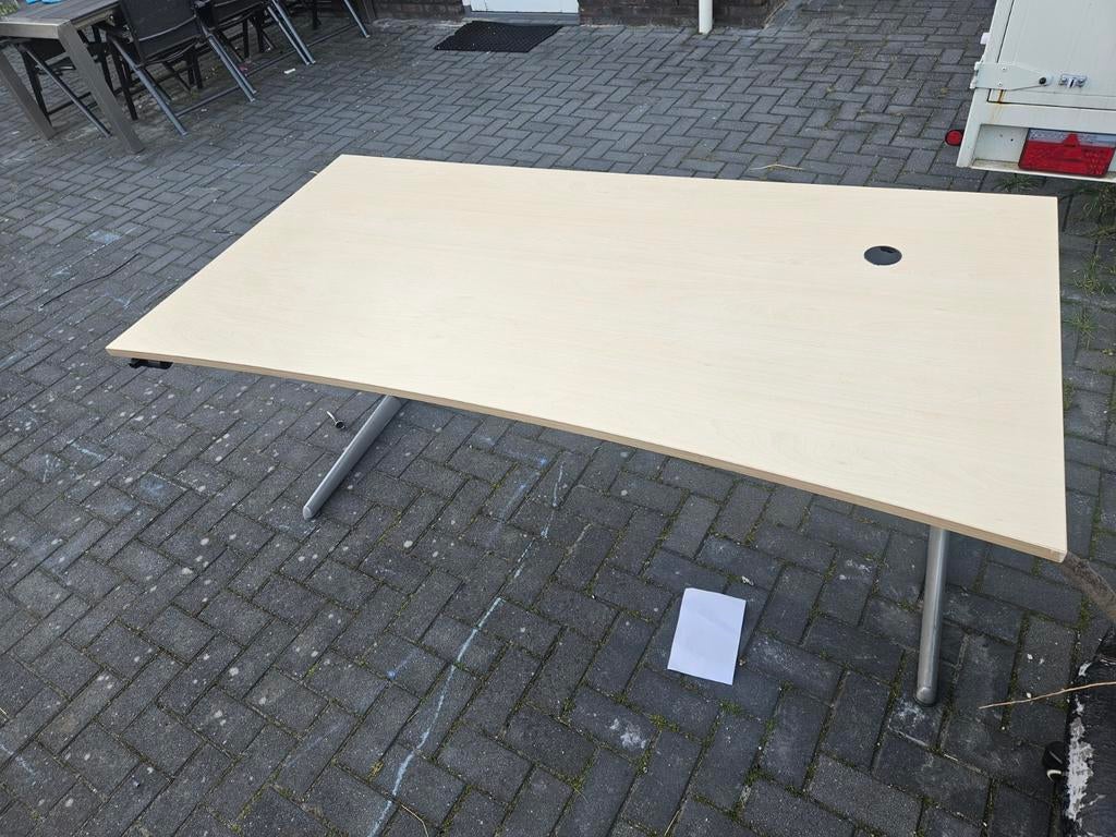 Ahrend in hoogte verstelbaar bureau 180x90cm, Ophalen, In hoogte verstelbaar
