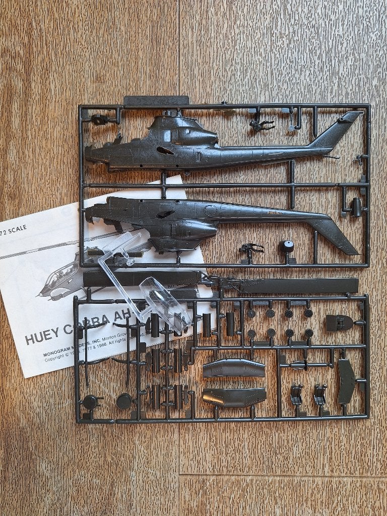 1:72 / 1/72 Monogram AH-1G Huey Cobra, Overige merken, 1:72 tot 1:144, Helikopter, Ophalen of Verzenden