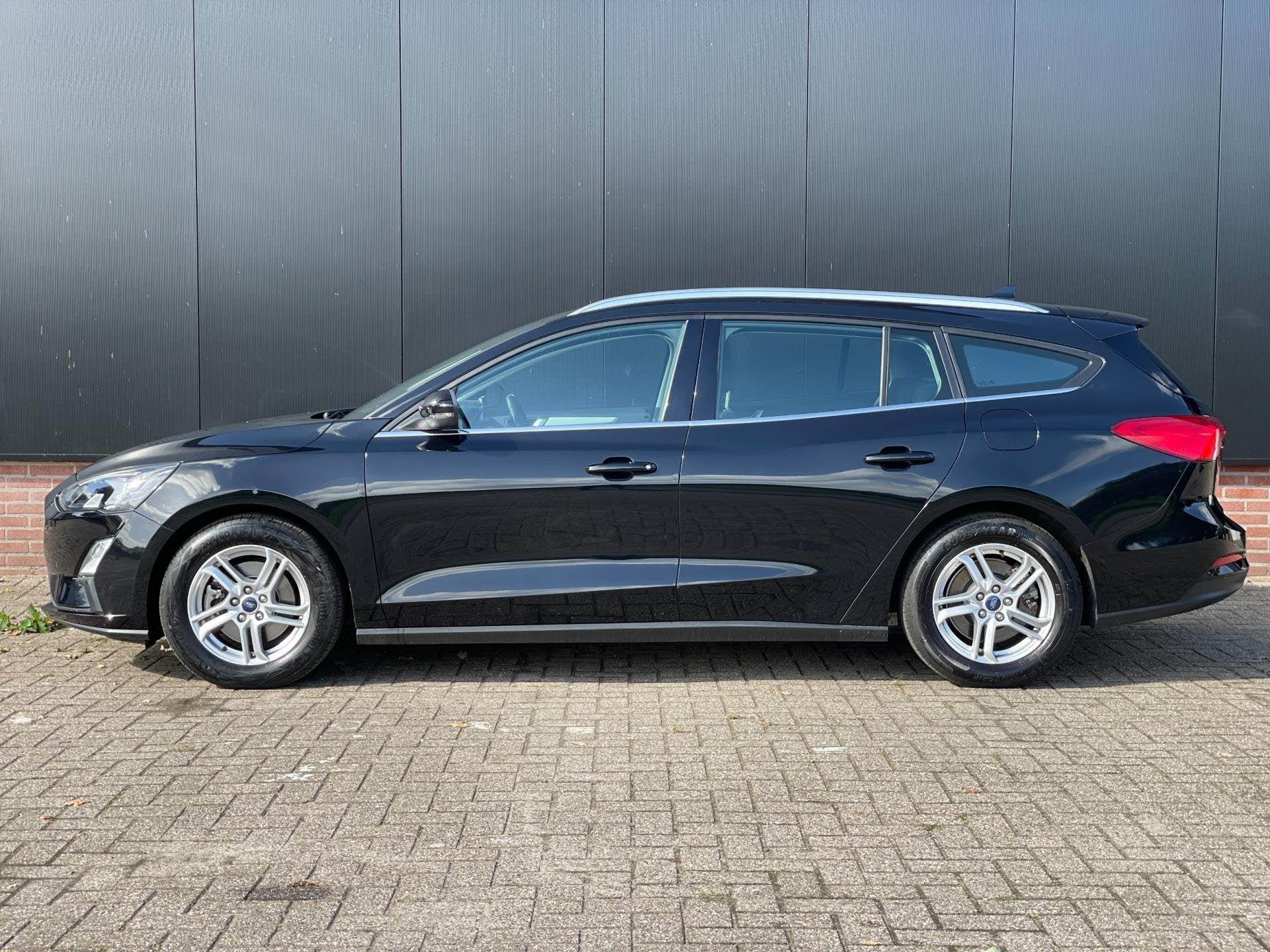 Ford Focus Wagon 1.0 EcoBoost Hybrid Trend Edition Business, Auto's, Gebruikt, Zwart, Grijs, Hybride Elektrisch/Benzine