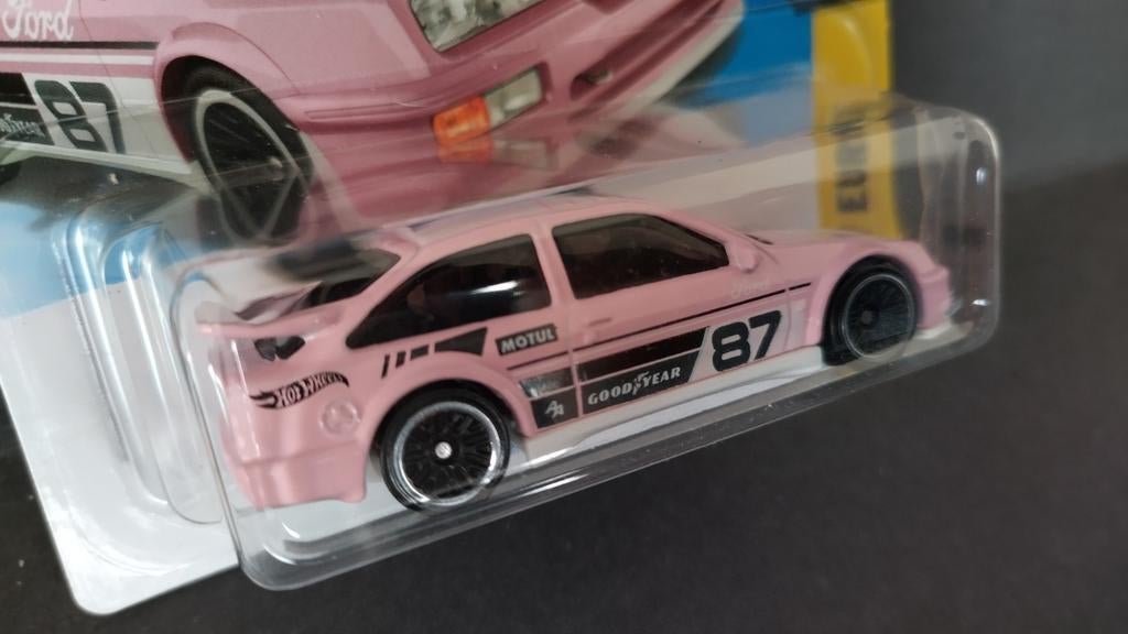 Ford Sierra Cosworth 1987 pink 1:64 3inch Hotwheels Pol, 1186 MJ 1 NL, Auto, Verzenden, Nieuw