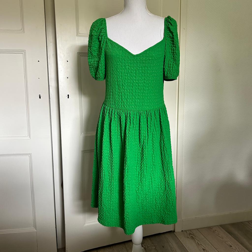 H&M Felgroene Seersucker Jurk met Pofmouwen – Maat L, Kleding | Dames, Maat 42/44 (L), Ophalen of Verzenden, Gedragen, Boven de knie