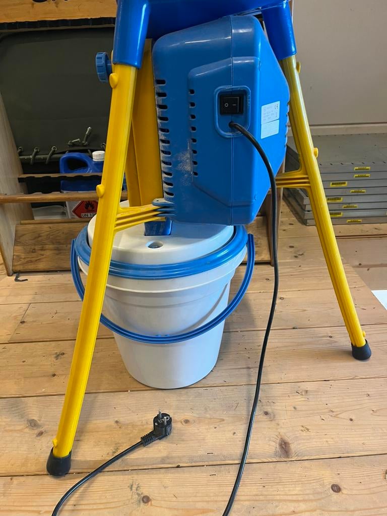 Graan / pellet/ boilie molen, Watersport en Boten, Hengelsport | Karpervissen, Ophalen, Zo goed als nieuw, Molen