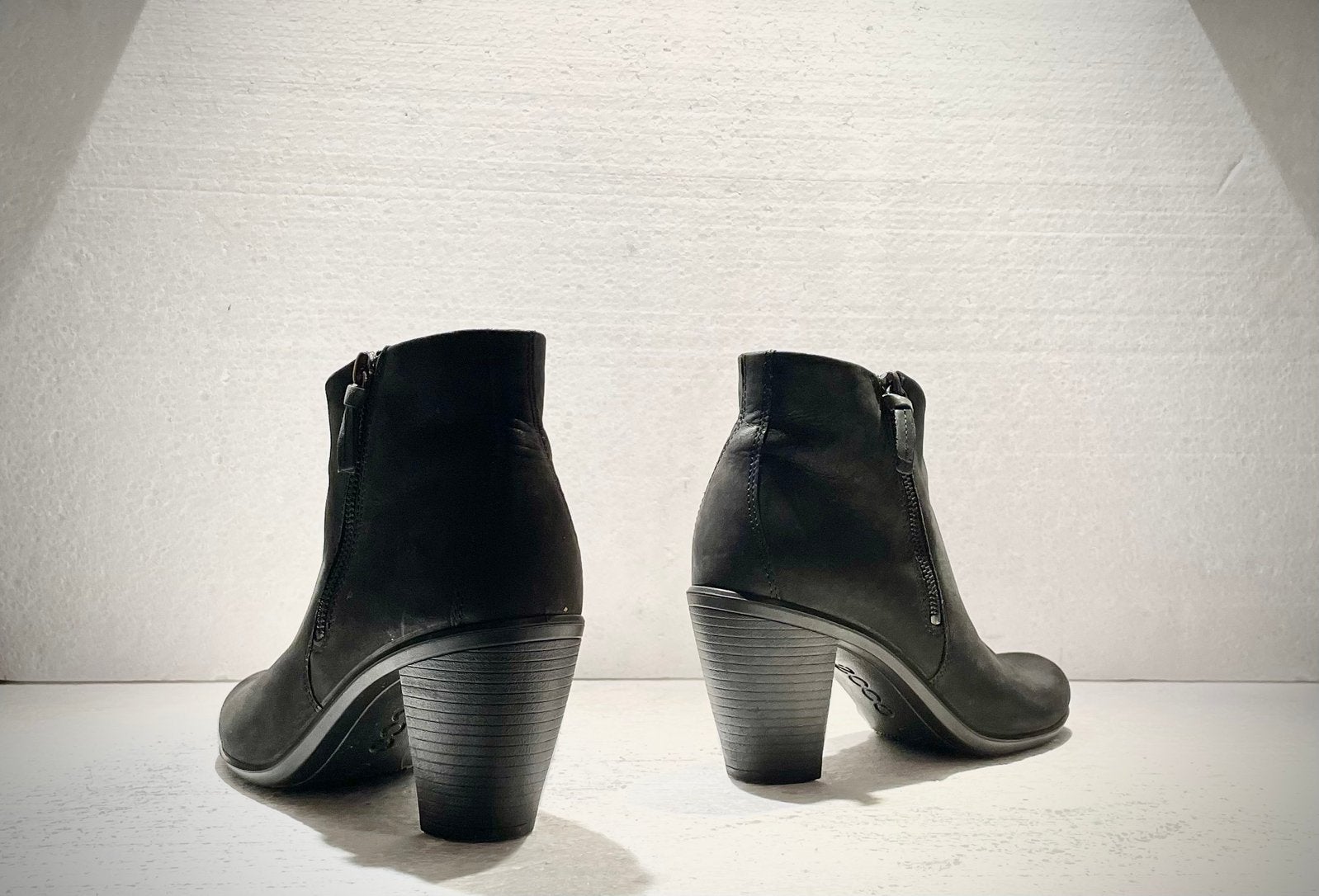 Ecco Comfort enkel laarzen met hoge hakken zwart 39, Kleding | Dames, Schoenen, Ophalen of Verzenden, Zwart, Schoenen met lage hakken