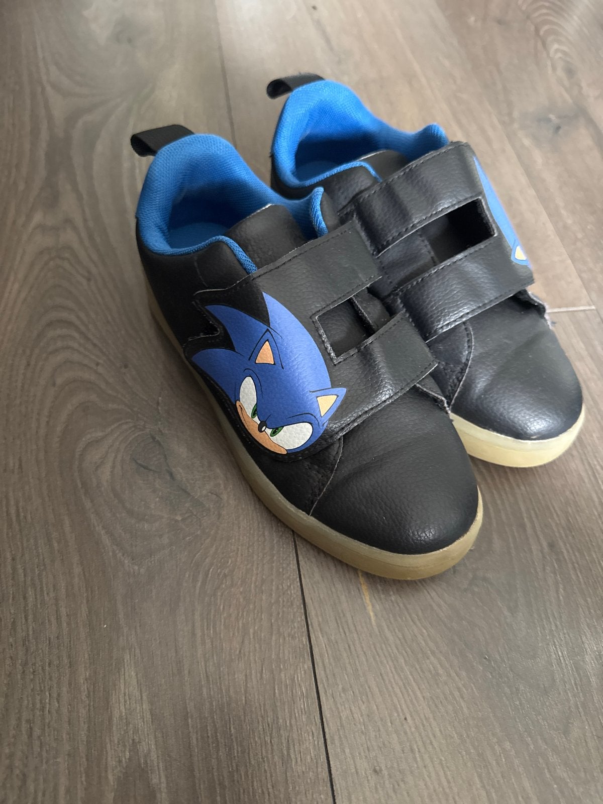 H&M Sonic the Hedgehog lichtgevende sneakers maat 30, Kinderen en Baby's, Kinderkleding | Schoenen en Sokken, Ophalen of Verzenden