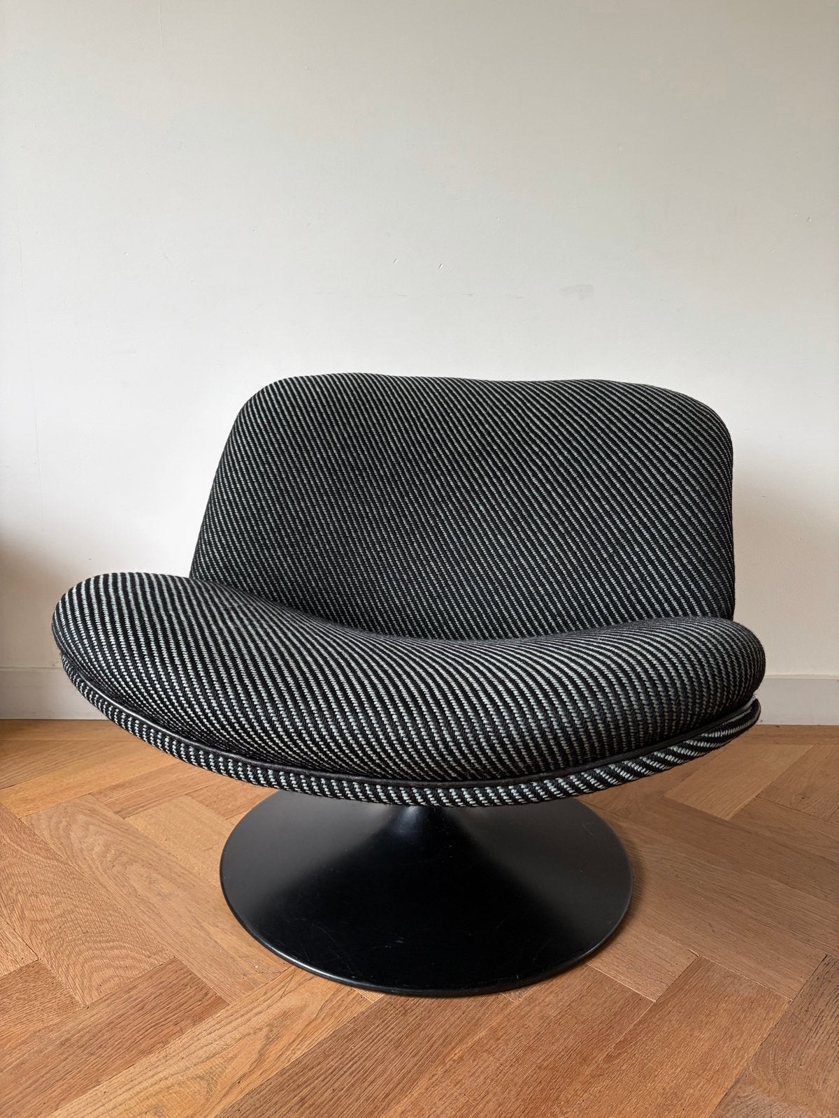 Design fauteuil Artifort, Minder dan 75 cm, Ophalen of Verzenden, Zo goed als nieuw, Stof