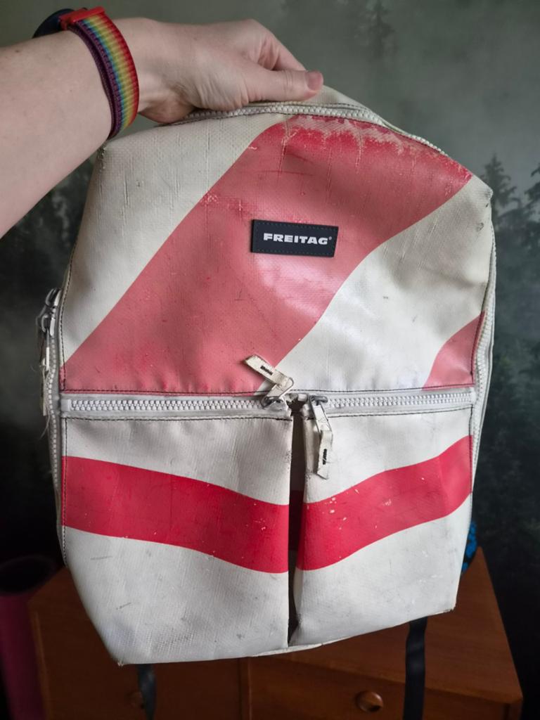 Freitag rugtas Rood Wit, Overige merken, Gebruikt, 25 tot 40 cm, Ophalen of Verzenden