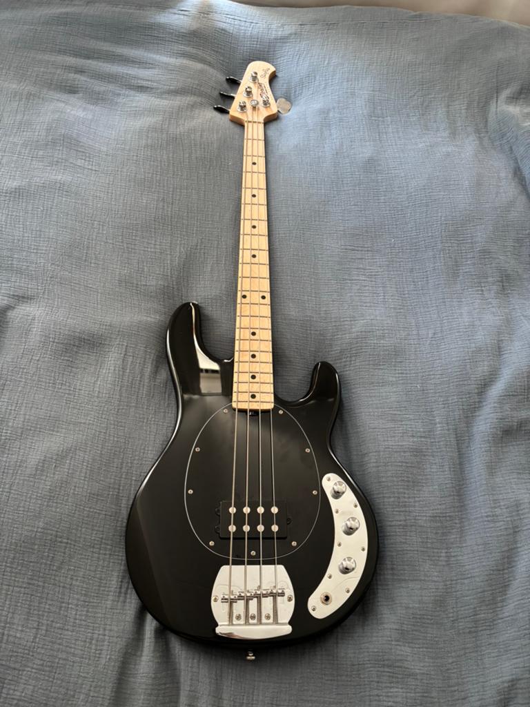 Basgitaar - Sterling by Music Man SUB SR-4 Black, Muziek en Instrumenten, Snaarinstrumenten | Gitaren | Bas, Ophalen, Zo goed als nieuw