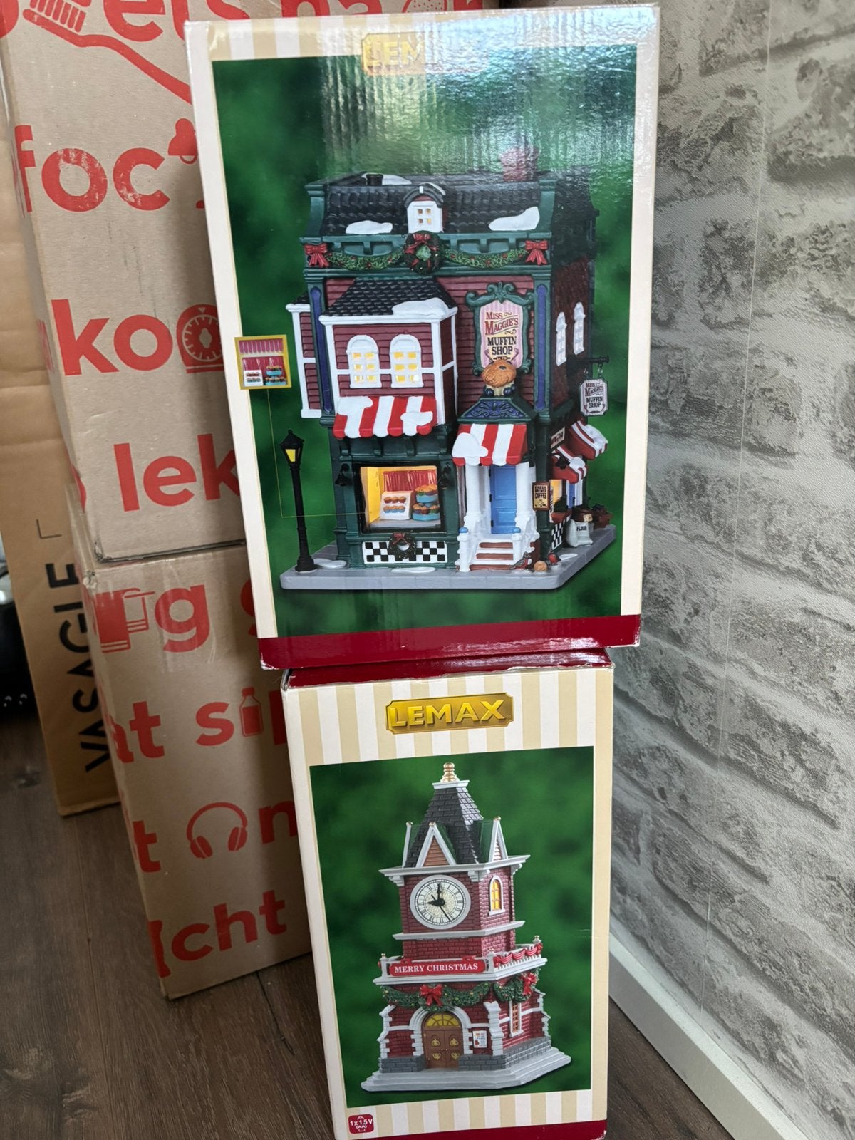 Lemax | Miss Maggie’s muffinwinkel & Klokkentoren, Ophalen, Zo goed als nieuw