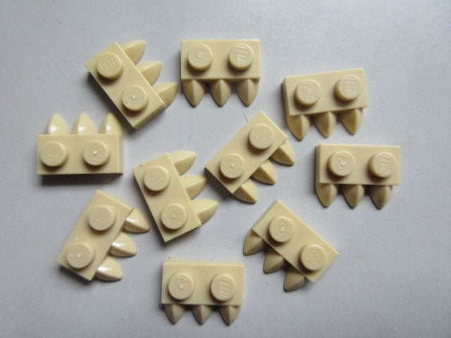 nr. 9931, 10 Beige plaatjes 1x2 met tanden.(15208), Ophalen of Verzenden, Zo goed als nieuw, Complete set, Lego
