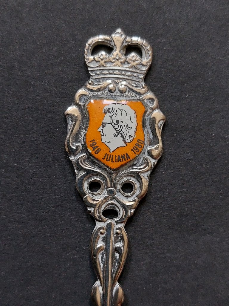 lepeltje Juliana, Verzamelen, Koninklijk Huis en Royalty, Verzenden, Zo goed als nieuw, Nederland, Speld(je) of Lepel(tje)