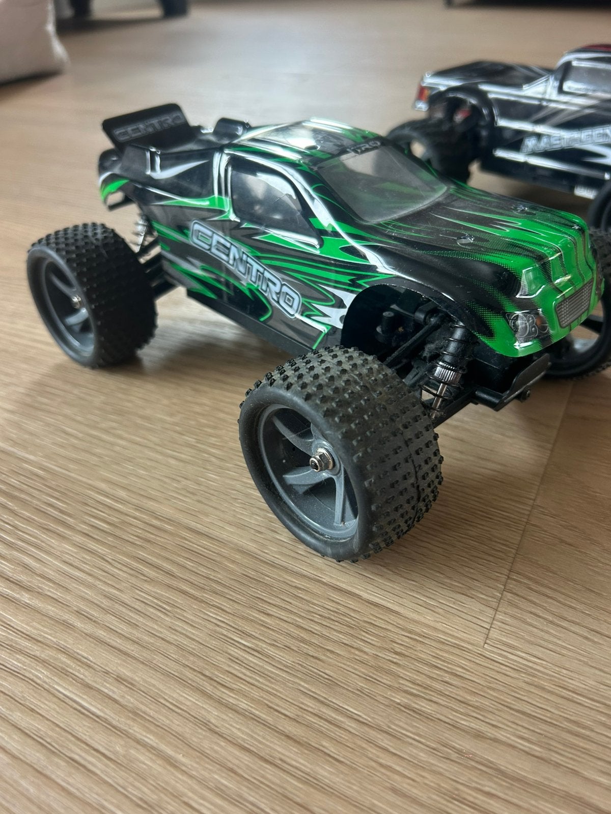 Bestuurbare auto Mt-303, Gebruikt, Auto offroad, Schaal 1:24, RTR (Ready to Run)