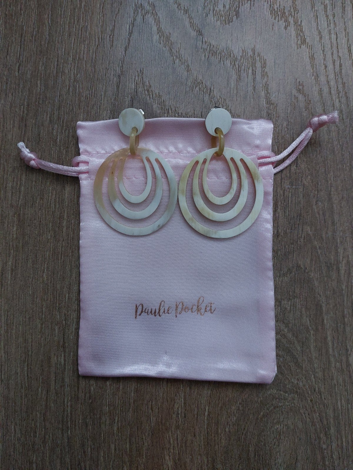 Paulie Pocket oorbellen, Sieraden, Tassen en Uiterlijk, Ophalen of Verzenden, Nieuw, Overige materialen