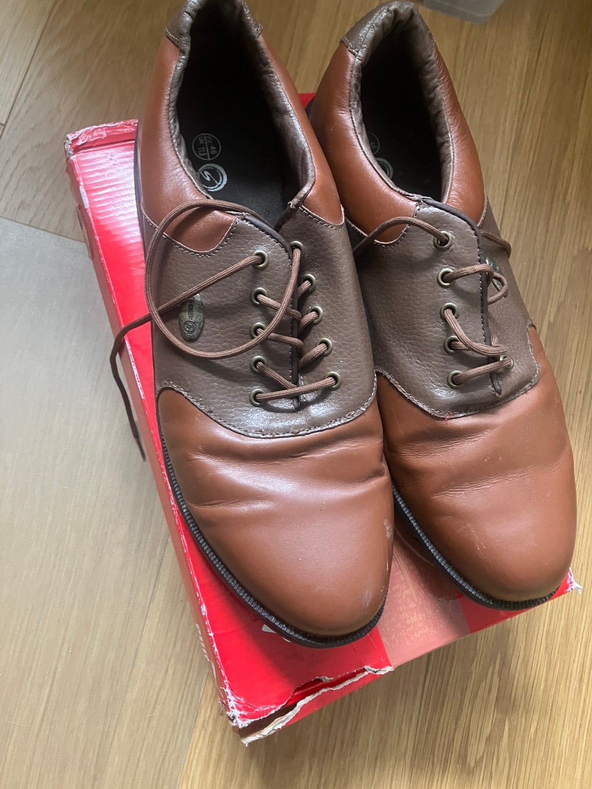 Golfschoenen maat 46 met nieuwe spikes, Kleding | Heren, Schoenen, Bruin, Sportschoenen, Ophalen of Verzenden, Gedragen