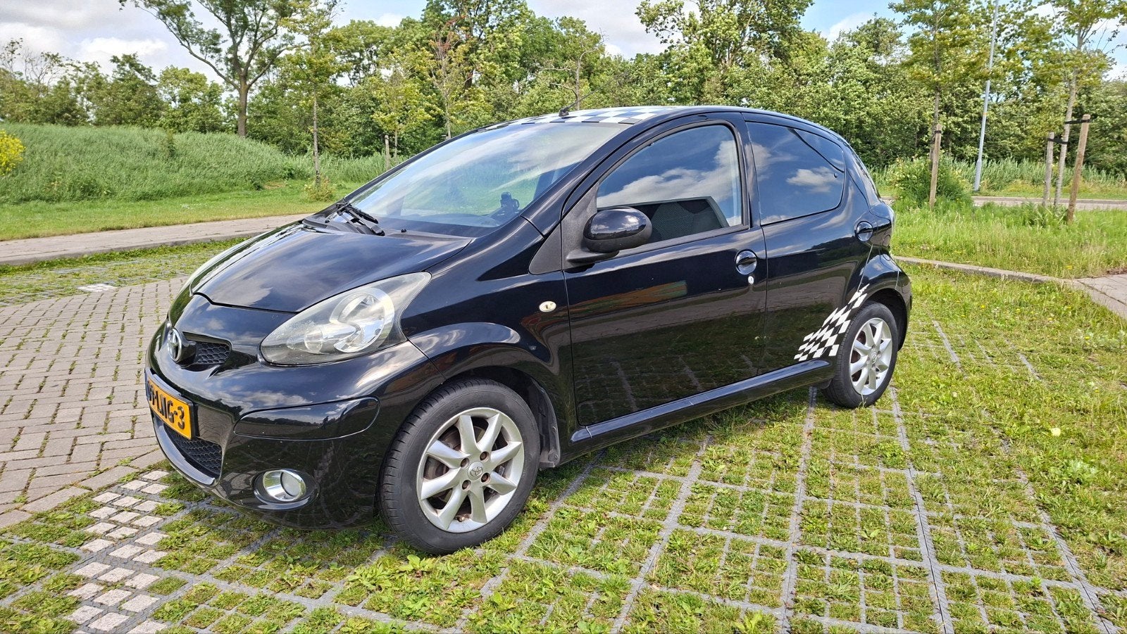 Toyota Aygo 1.0 12V Vvt-i 5DRS 2010 Zwart, Auto's, Voorwielaandrijving, Stof, Zwart, 4 stoelen