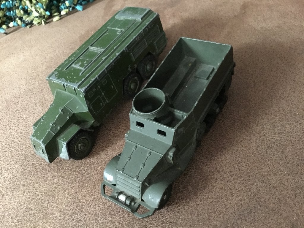 Dinky Toys Militaire - 822 Halftrack en 677 Command Vehicle, Ophalen of Verzenden, Gebruikt, Auto, Dinky Toys