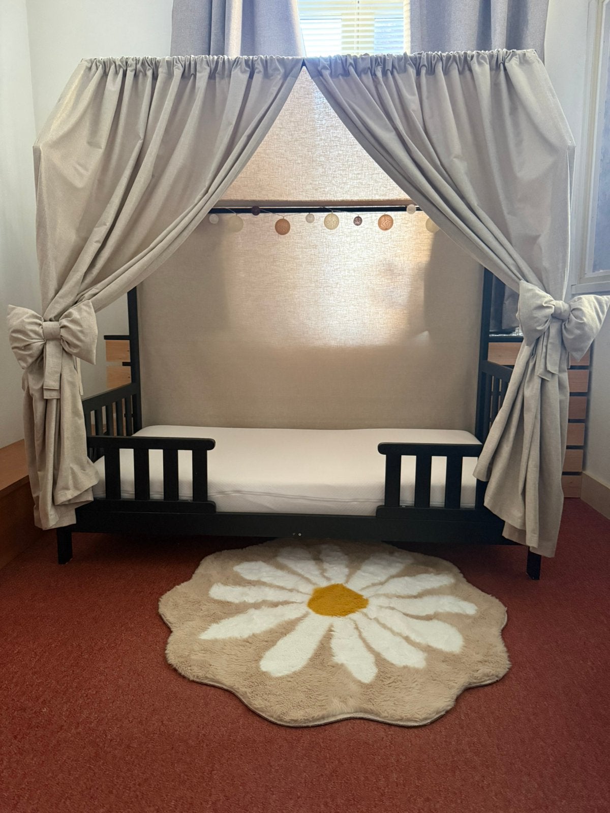 Sfeervol meisjesbedje 140x75 cm inclusief matras & lampjes, Kinderen en Baby's, Ophalen, 70 tot 85 cm, 140 tot 160 cm, Zo goed als nieuw