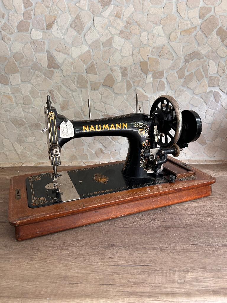Naumann Regina naaimachine, Ophalen