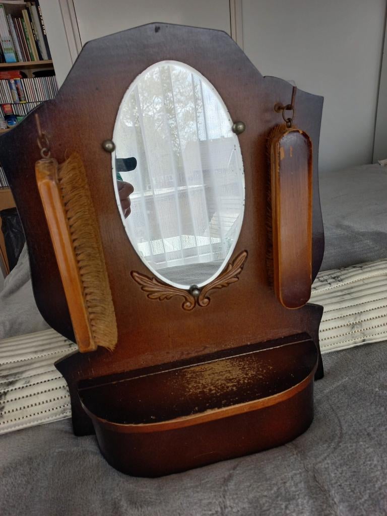 Houten spiegel met borstels, Antiek en Kunst, Ophalen of Verzenden