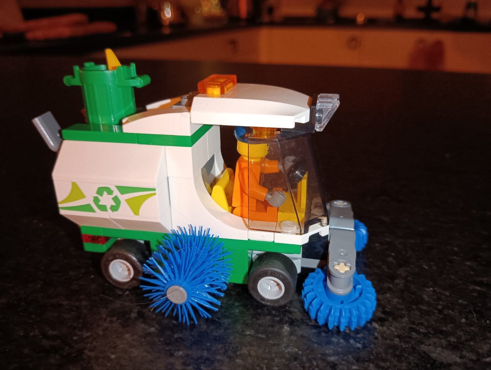 Lego City 60249 Veegwagen met minifiguur en instructies, Compleet, City, Lego, Ophalen of Verzenden