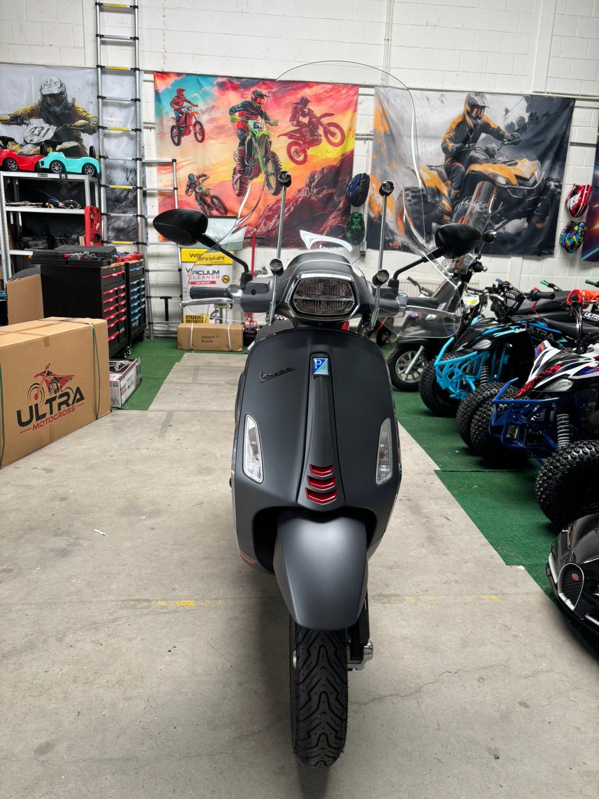 NIEUWSTAAT Vespa Sprint 50cc 1273km ORIGINEEL Snorscooter, Dr.Nolenslaan 157E 6136GM Sittard, Maximaal 45 km/u, Vespa S, Ophalen of Verzenden
