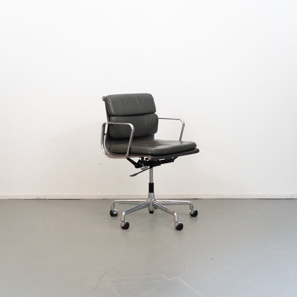 1 Vitra Eames Ea 217 Licht Grijs Softpad - Chroom, Huis en Inrichting, Bureaustoelen, Niet ingevuld, Niet ingevuld, Zo goed als nieuw