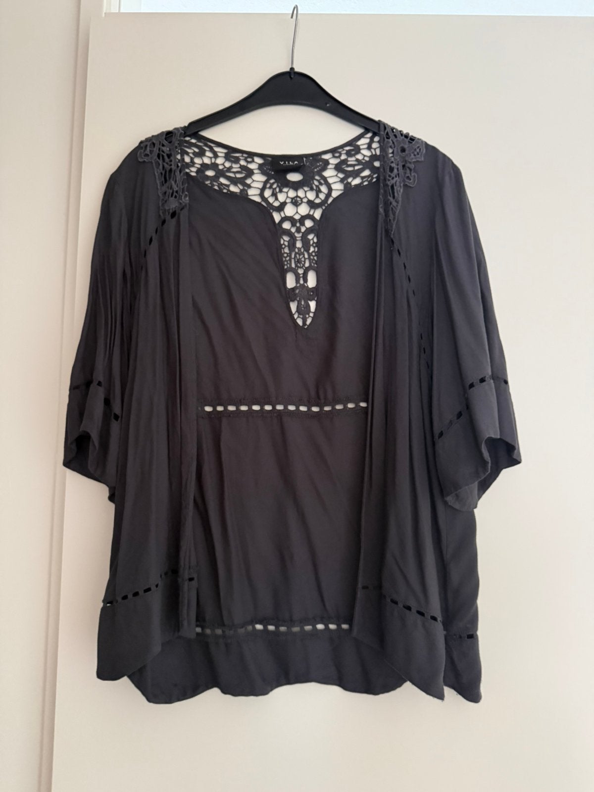 Vest Vila maat M, Ophalen of Verzenden, Zo goed als nieuw, Trui of Vest