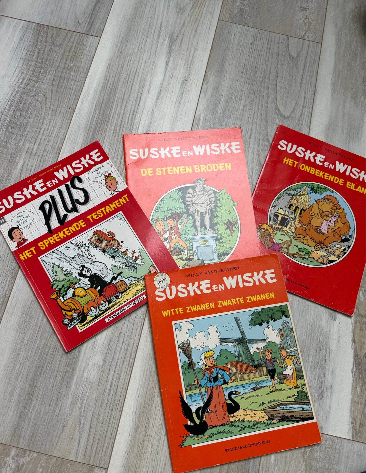 Suske en Wiske stripboeken - 4 stuks, Meerdere stripboeken, Verzenden, Gelezen