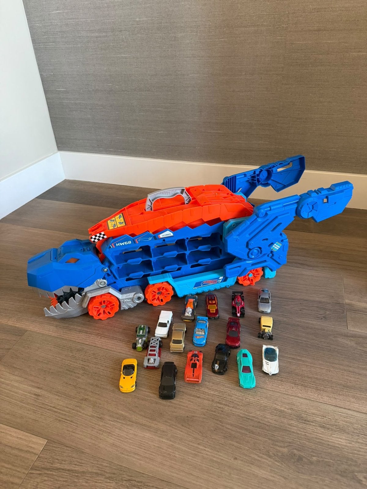 Hot Wheels Hauler met 20 auto's - Shark Chomp Transport, Ophalen, Zo goed als nieuw