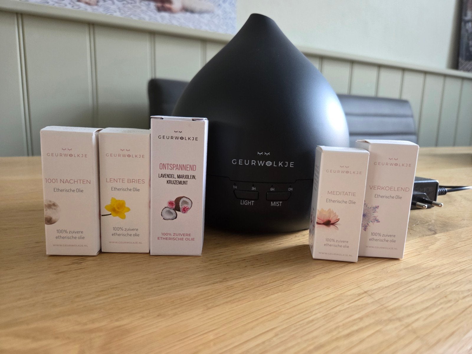 Geurwolkje diffuser met 5 etherische oliën, Zwart, Kunststof, Ophalen of Verzenden, Zo goed als nieuw