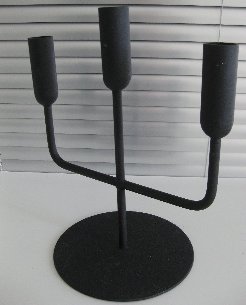 Kandelaar mat zwart metaal met 3 armen / 3-poot hoogte 26 cm, Huis en Inrichting, Woonaccessoires | Kandelaars en Kaarsen, Zwart