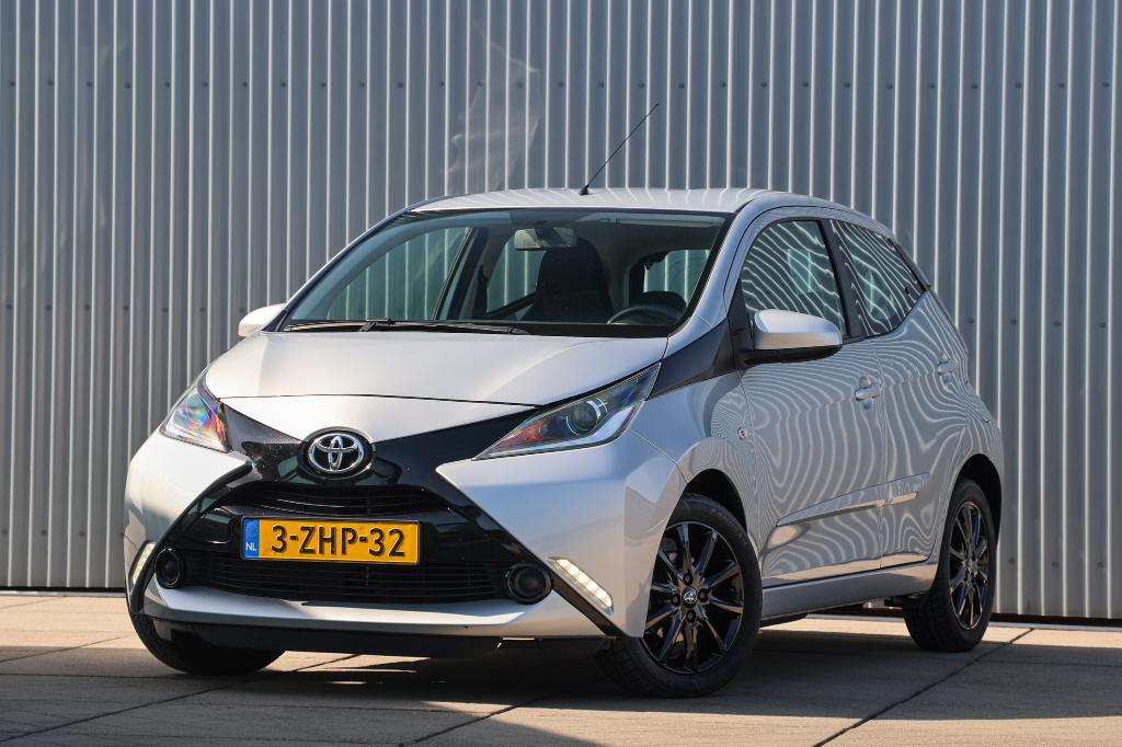 Toyota Aygo 1.0 2015 Airco Camera Bluetooth Cruise APK NAP, Voorwielaandrijving, Stof, 4 stoelen, Origineel Nederlands