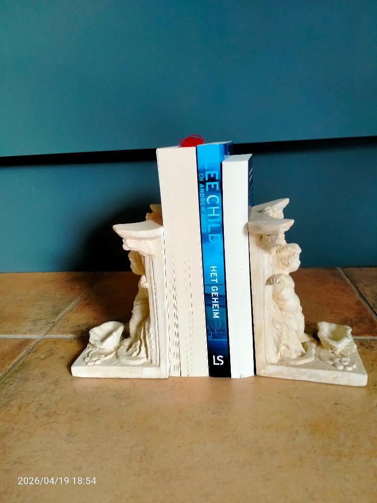 Boekensteunen (Engeltjes-gips), Ophalen, Zo goed als nieuw