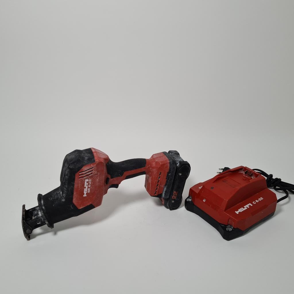 Hilti SR 4-22 Reciprozaag op Accu met Lader en Accu B22-55, Gebruikt, 70 mm of meer, 600 tot 1200 watt, Ophalen of Verzenden